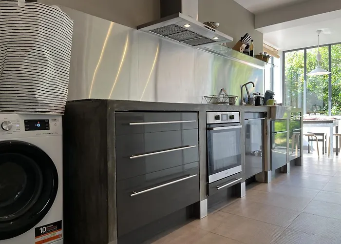 L'oasis Familiale - Piscine - Parking - 10 Pers *