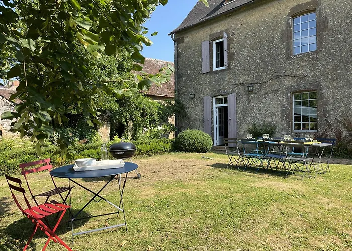 L'oasis Familiale - Piscine - Parking - 10 Pers * Domfront-en-Champagne